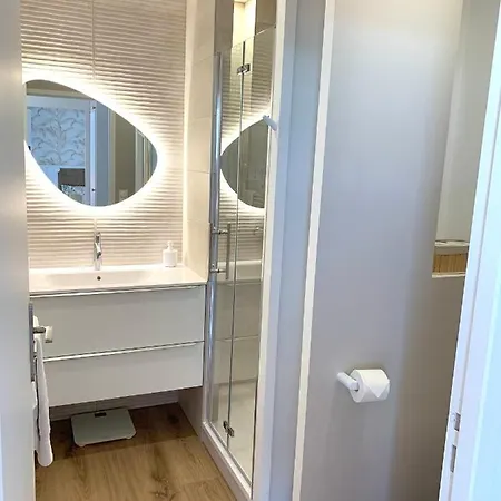 Apartment Elegant T2 En 1ere Ligne De L'etang De Thau Avec Terrasse - Cures Et *